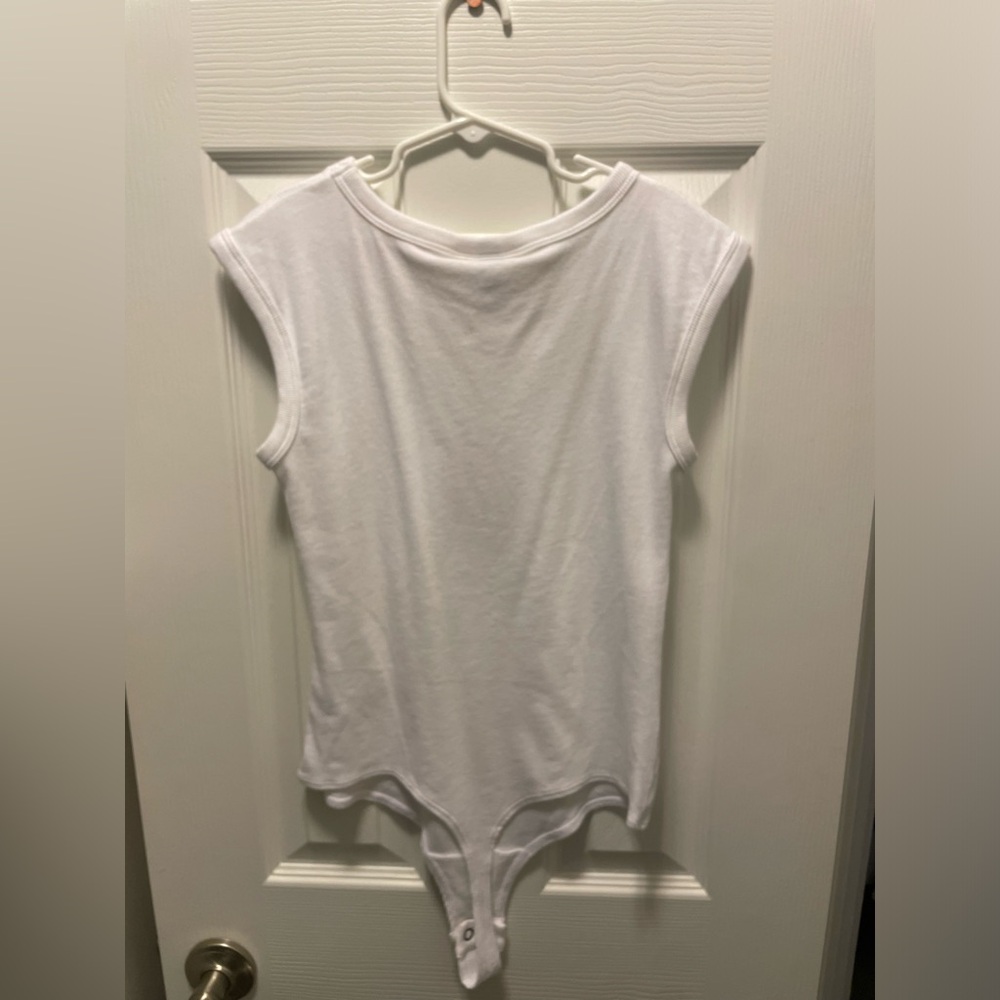 White target bodysuit with tags 
- size small